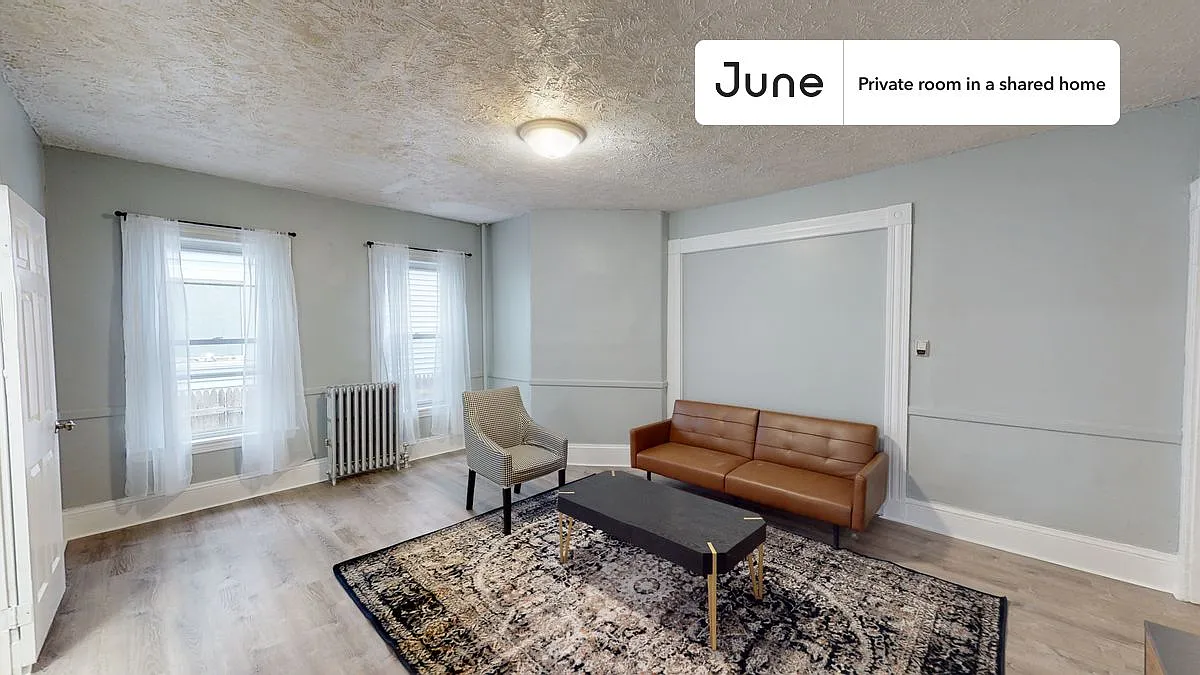 Full bedroom in 7 bed/2 bath home in Allston #1505 F — Photo 2