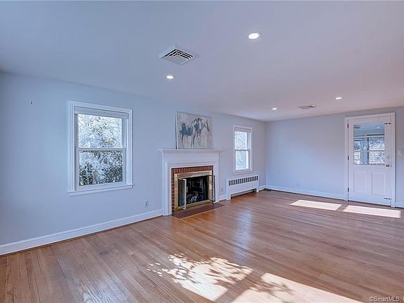 3rd image of 3 Greensview Dr