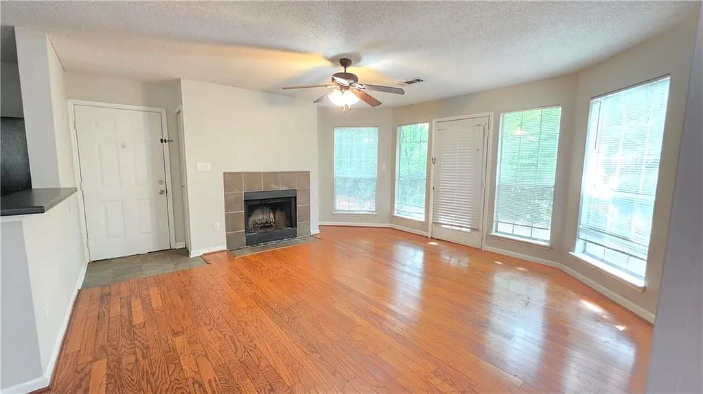 2 bed, 2.0 bath, 880 sqft, $1,650 — Photo 4