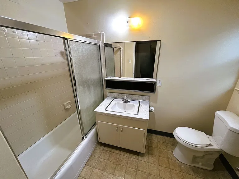 249 E Bellevue Ave — Photo 6