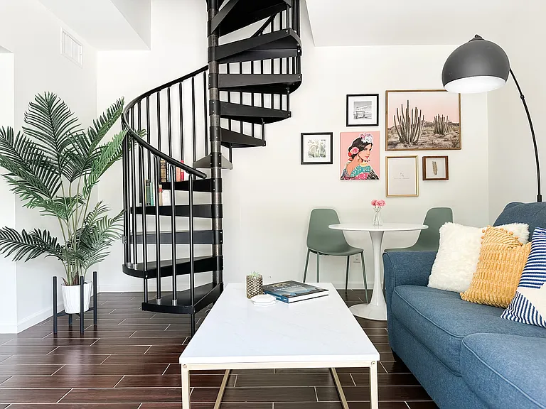 E Saddle Ln — Photo 4