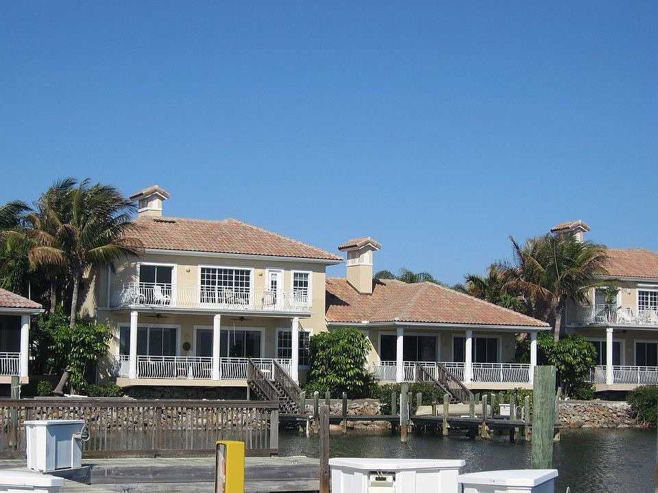 2nd image of 5608 N Harbor Village Dr