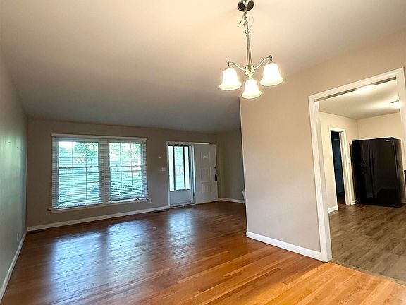 4th image of 2116 Gilbreath Rd NW