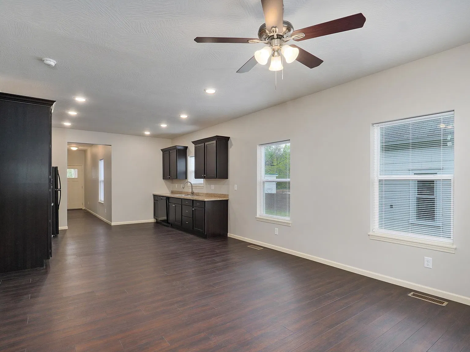 3 bed, 1500 sqft, $1,650 — Photo 4