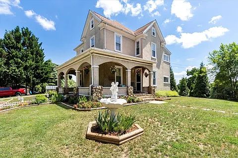 3rd image of 2408 Shull Rd NE