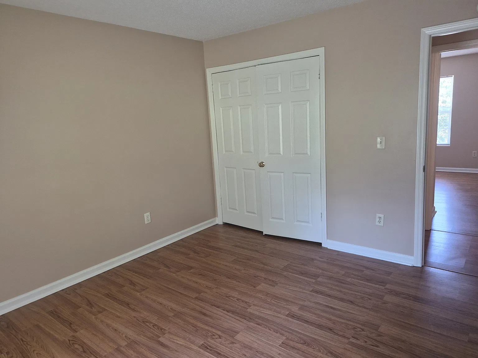 3 bed, 1055 sqft, $1,800 — Photo 2