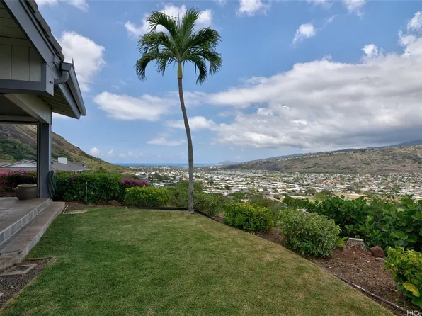 7440 Kamehame Pl, Honolulu, HI 96825