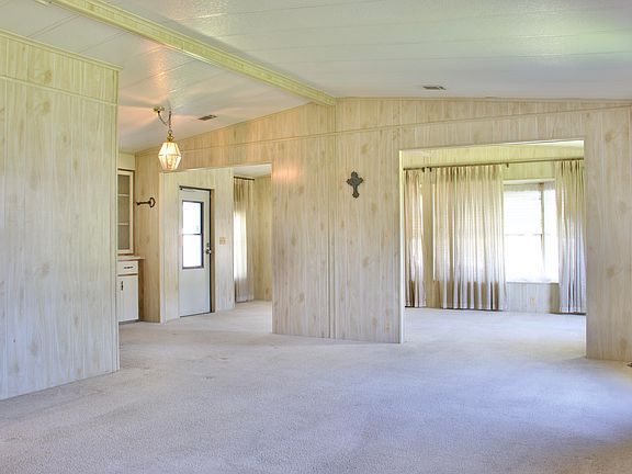 5th image of 709 Silverthorn Court