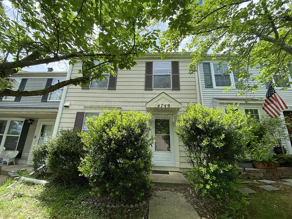 4749 Hedrick Ln
