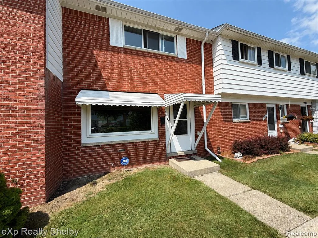 2 bed, 1.5 bath, 988 sqft, $1,400 — Photo 3