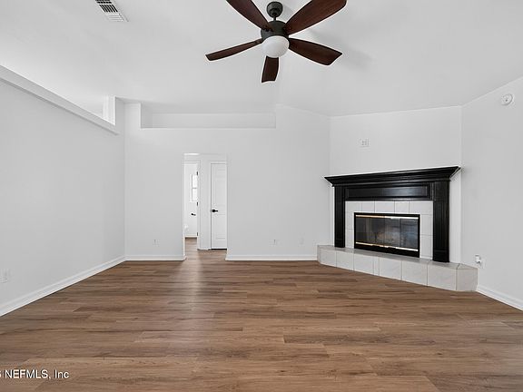 4th image of 558 CHARLES PINCKNEY Street