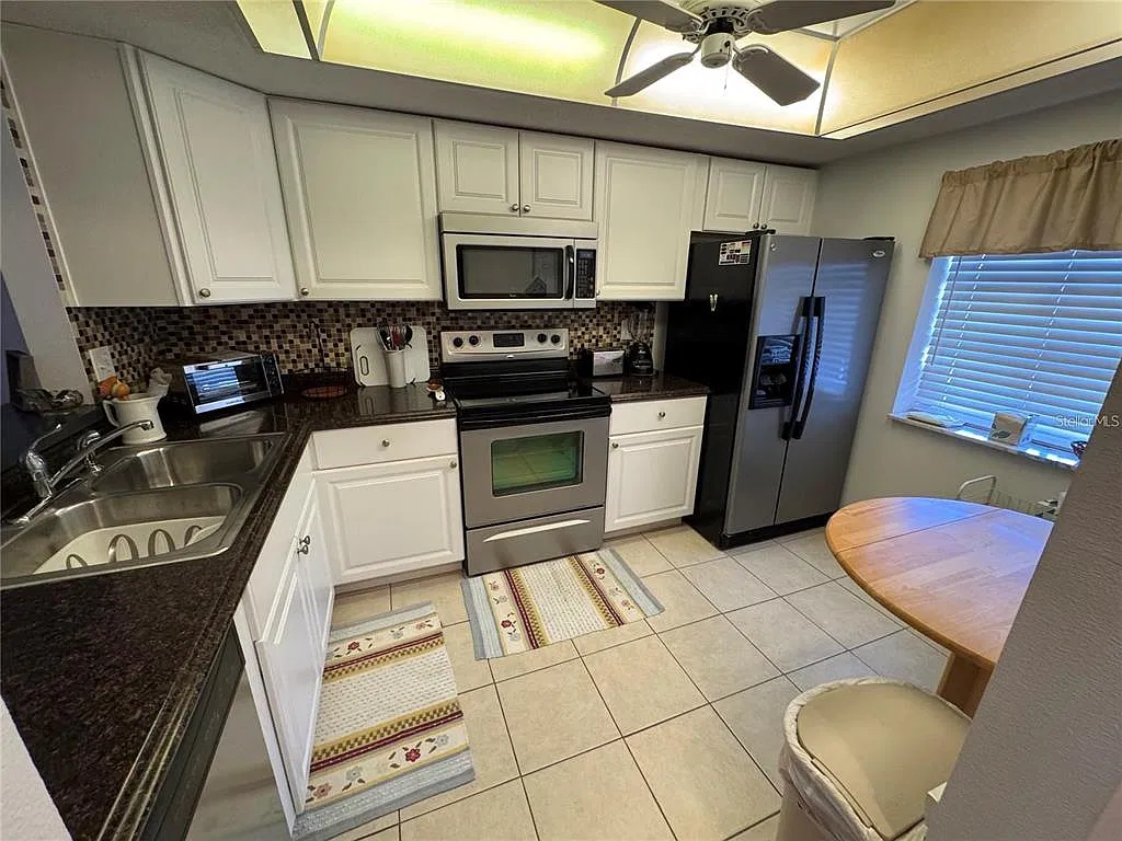2 bed, 2.0 bath, 1064 sqft, $3,700 — Photo 2