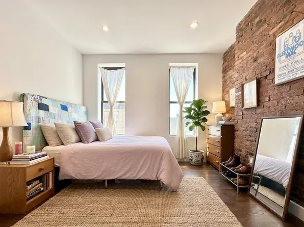 7 Ridgewood Place image 1 of 7