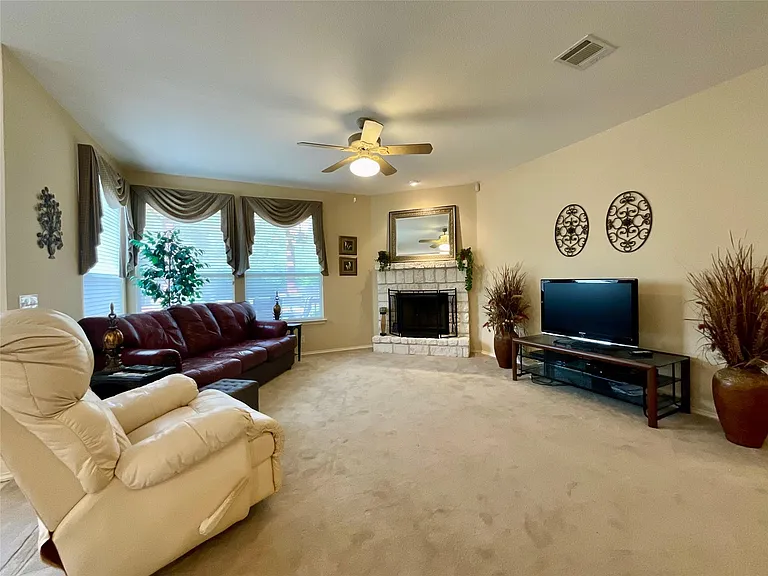 7008 Albacete Ln — Photo 10