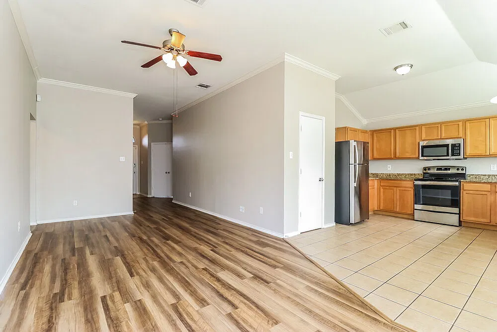 3 bed, 2.0 bath, 1343 sqft, $1,885 — Photo 4