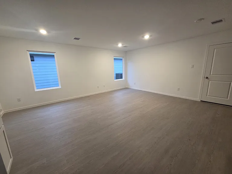 401 Lucia Way — Photo 5