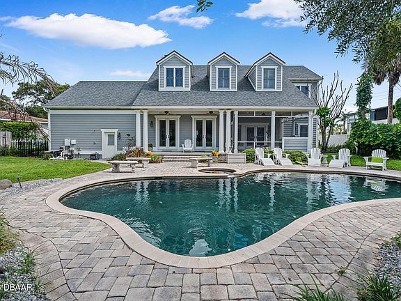 3rd image of 2 Hickory Ln