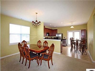 5th image of 128 Ellington Dr