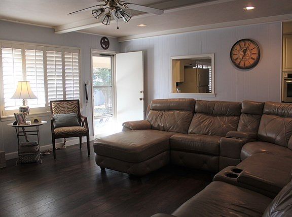 4th image of 2505 Camarie Ave