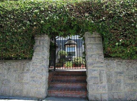 2nd image of 14237 Burbank Blvd APT 2
