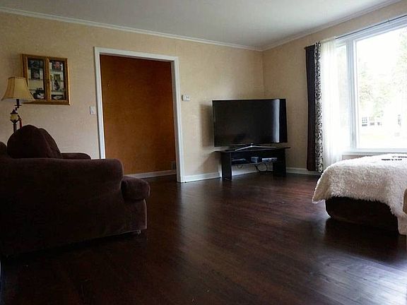 2nd image of 2873 Hickory St