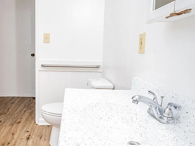 12100 Birch Ave — Photo 11