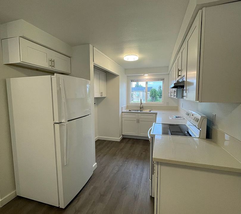 1st image of 4112-4124 Lancaster Dr NE #4120