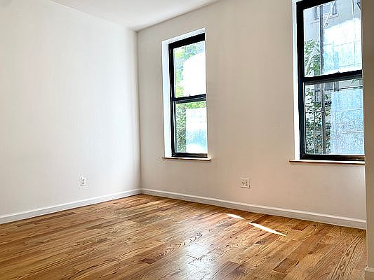 3rd image of 520 W 175th St