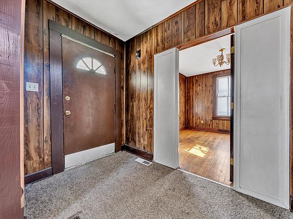 5th image of 925 Orange Ave NW