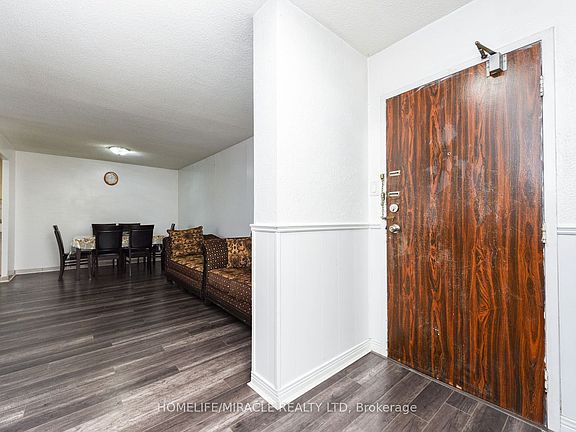 3rd image of 18 Knightsbridge Rd Unit 2005