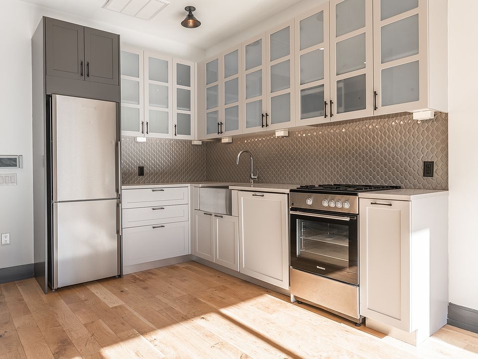 1st image of 10 Montieth St #289