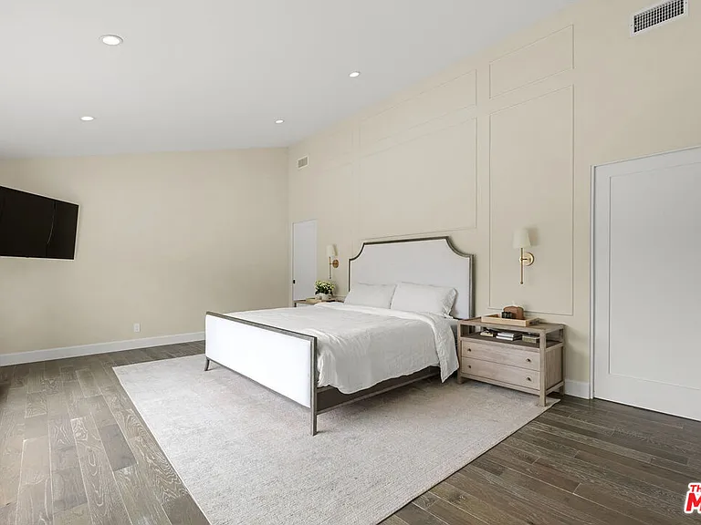 1739 San Ysidro Dr — Photo 16