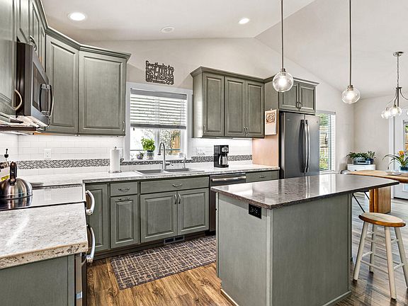 5th image of 401 Virginia Ct