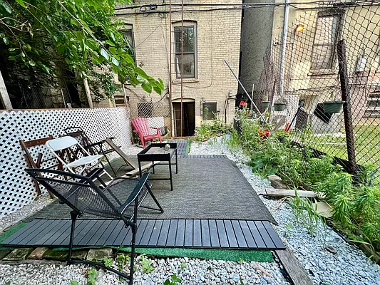 Rented by ERNY LLC | media 12