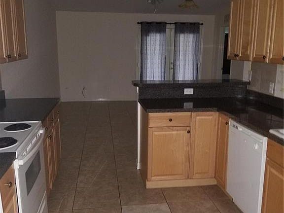 2nd image of 856 Dowd Ave S