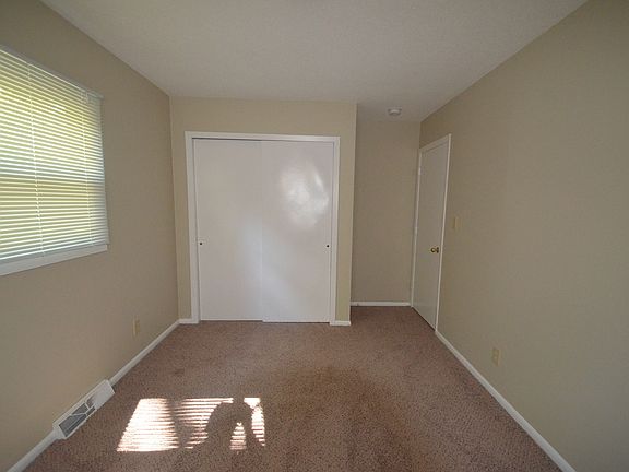 4th image of 2223 Black Oak Dr