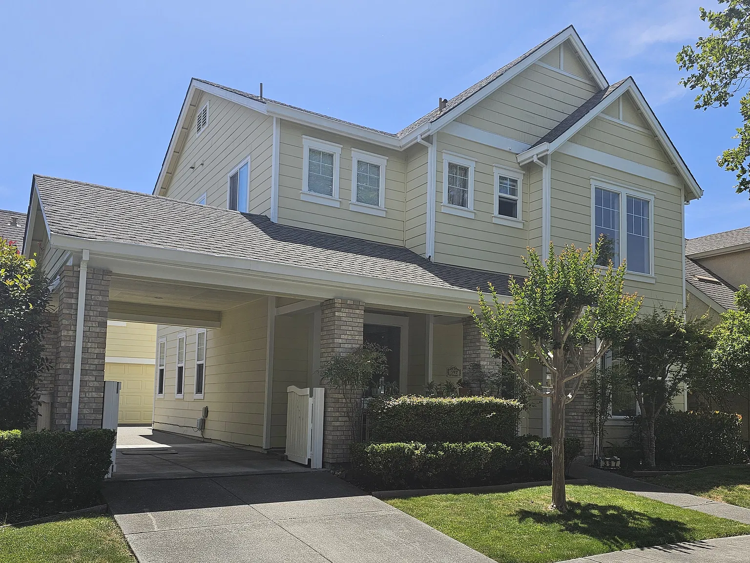 3 bed, 2.5 bath, 2100 sqft, $4,400 — Photo 1
