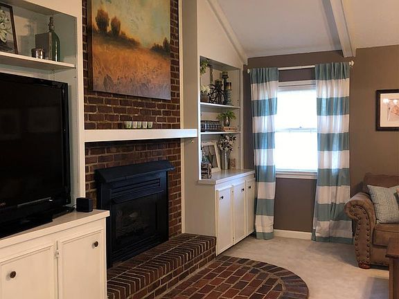 5th image of 205 Gregory Dr