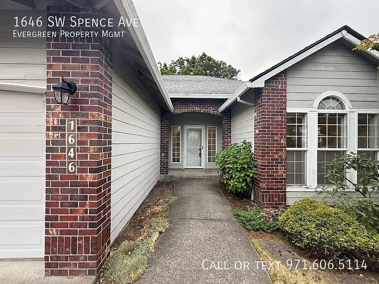 1646 SW Spence Ave — Photo 2