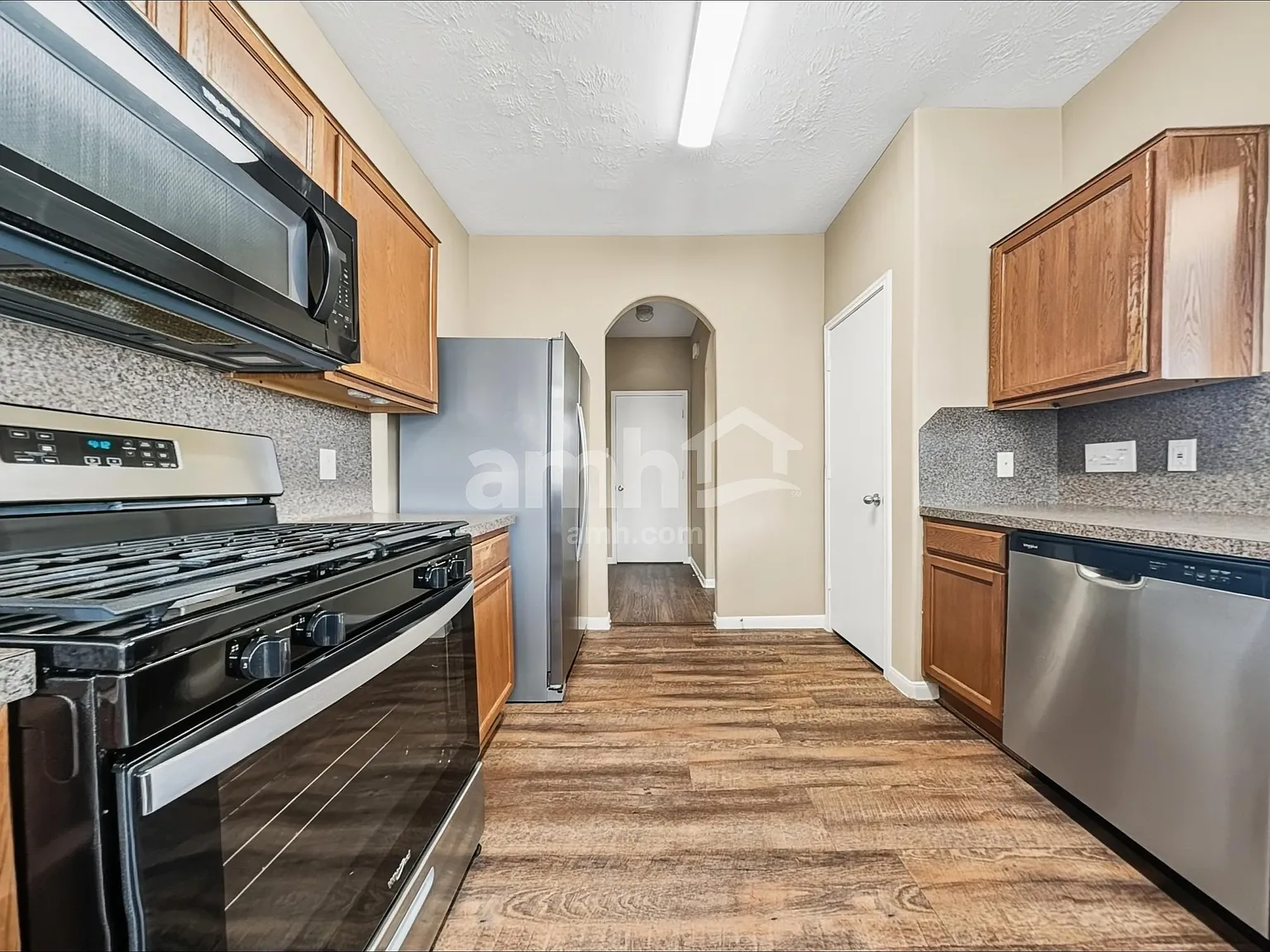 3 bed, 2.0 bath, 1608 sqft, $1,975 — Photo 3