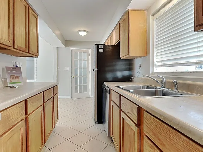 10927 Regency Dr — Photo 5