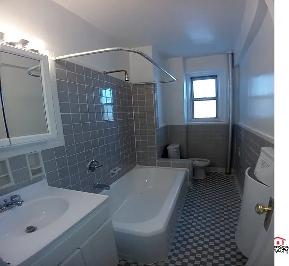 65-41 Saunders St #K — Photo 6