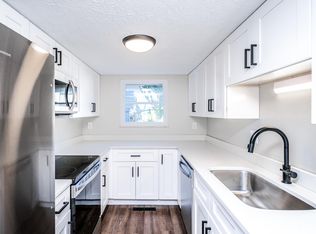 886 Linworth Rd E, Columbus, OH 43235