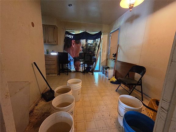 4th image of 926 Goodhue Cir