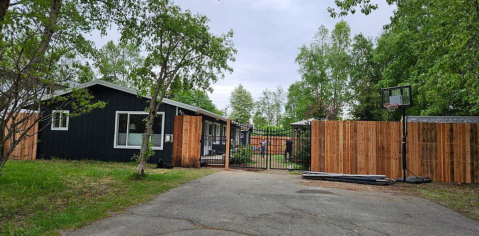 1st image of 3016 W 31st Ave