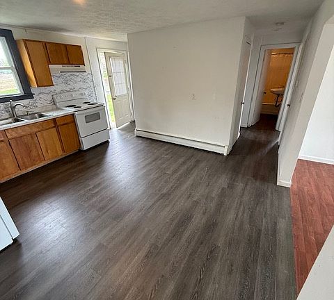 3rd image of 104 Carbaugh Dr #104