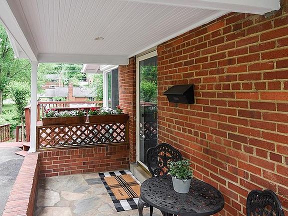 3rd image of 3724 Lockwood Ln