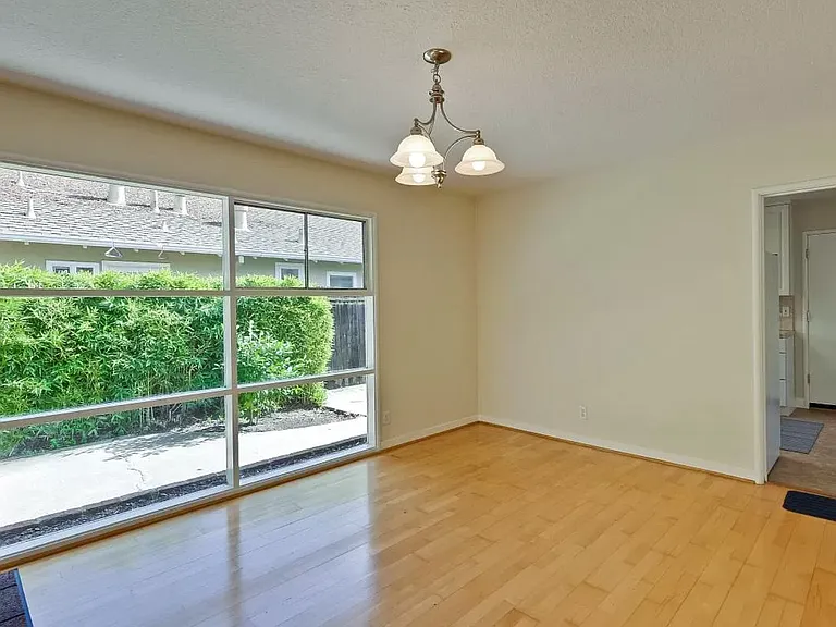907 Embarcadero Rd — Photo 5