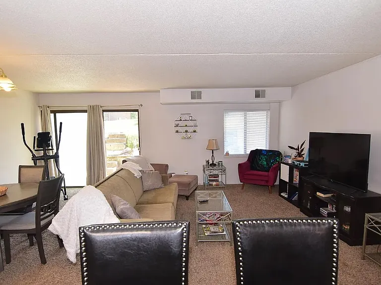 806 Stratford Dr #14 — Photo 6