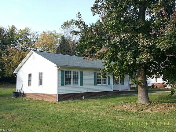 2nd image of 404 Willow Ct